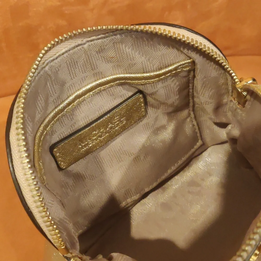 Michael Kors Cindy cosmetics bag in Gold metallic - Picture 2 of 5